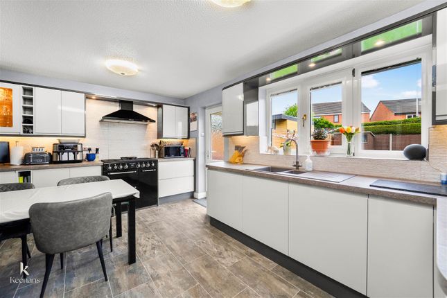 4 bed property, in Briarcroft, £320,000