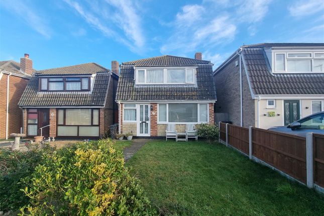 3 bed property, in Moat Drive, £260,000