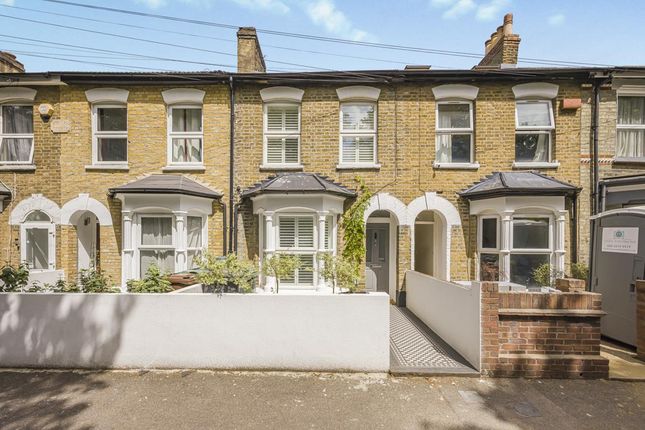 3 bed property, in Chelmsford Road, £750,000