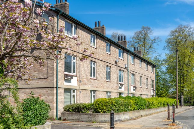 1 bed property, in Victor Street, £165,000