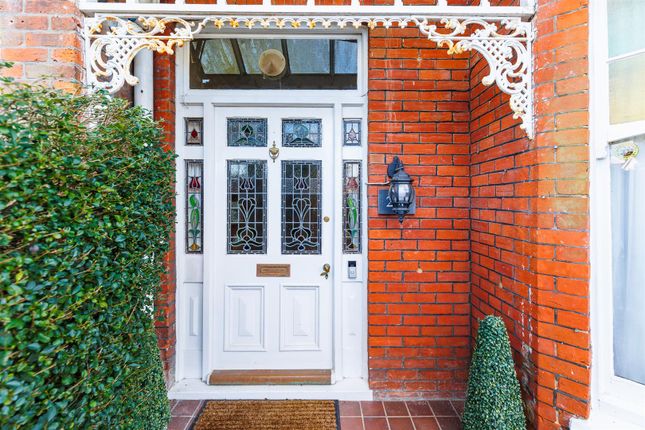 4 bed property, in Edwardian Home - Park Road, £420,000