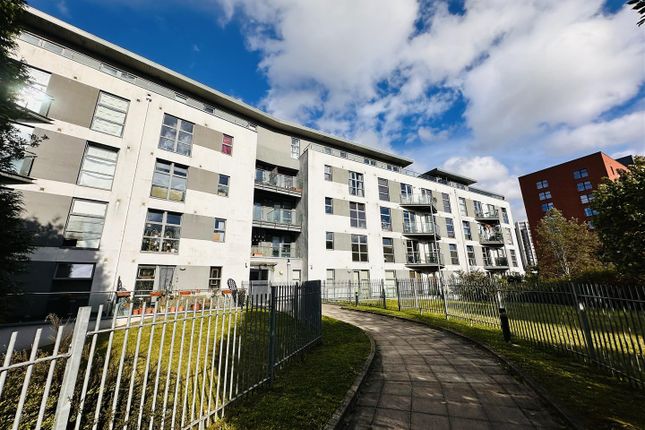 2 bed property, in Richmond Hill, £120,000