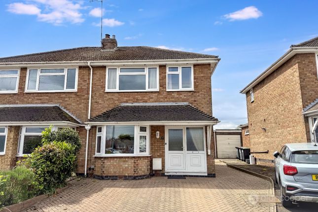 3 bed property, in Constance Close, £275,000