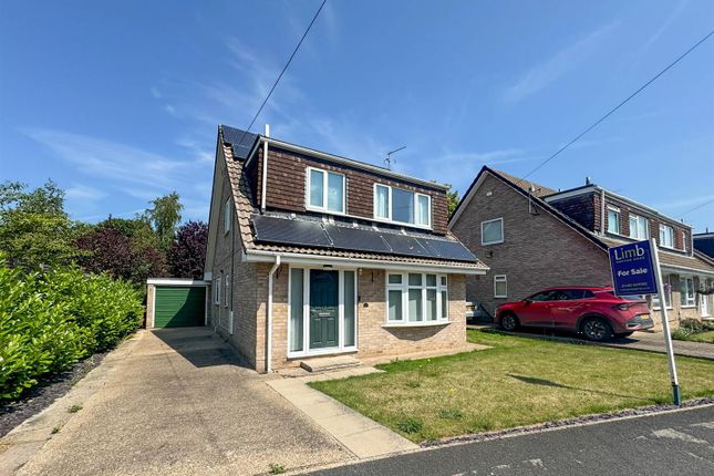 3 bed property, in Manor Drive, £290,000