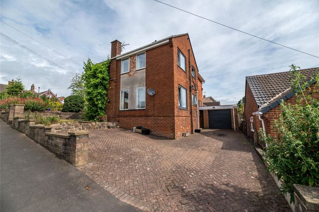 4 bed property, in Laund Close, £300,000