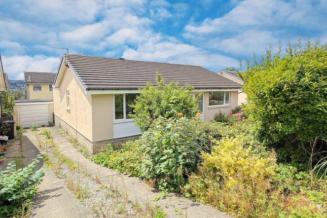 3 bed property, in Thornhills Lane, £275,000