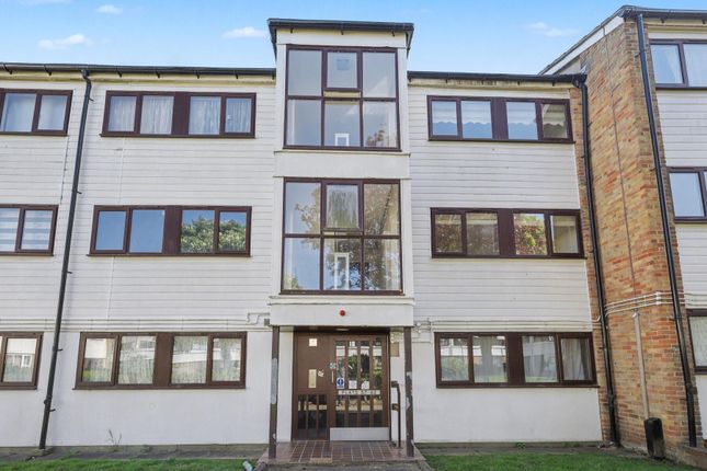 1 bed property, in Tenterden Road, £155,000