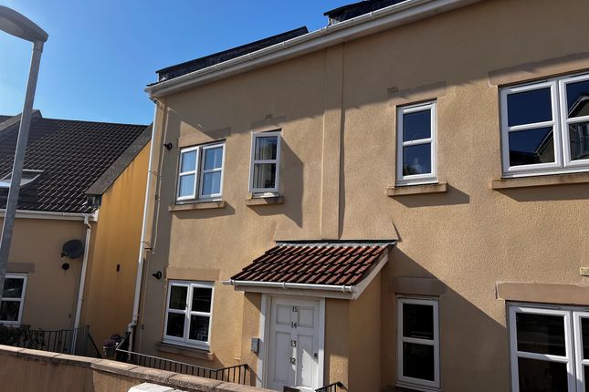 2 bed property, in Old School Lane, £225,000