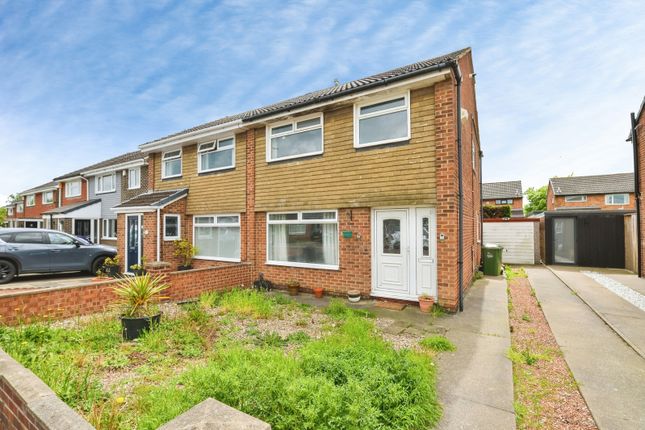 3 bed property, in Fulmar Road, £170,000