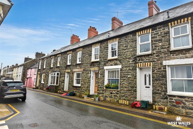 2 bed property, in Nun Street, £275,000