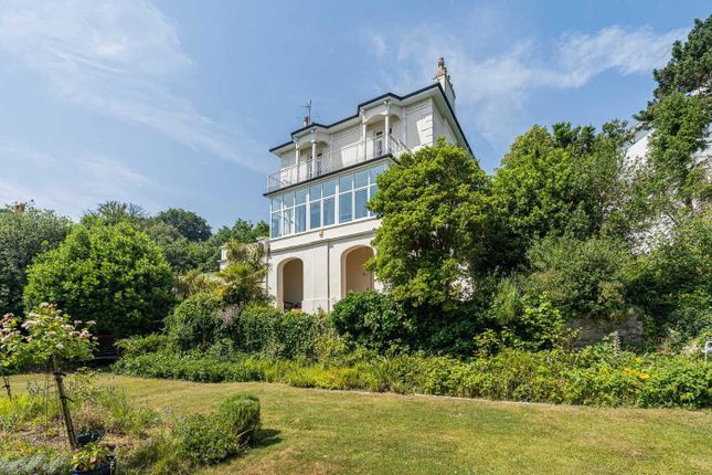 4 bed property, in Hesketh Road, £900,000