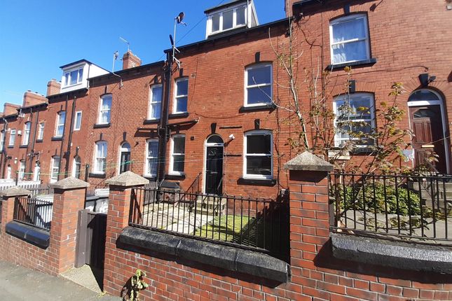 2 bed property, in Barton Terrace, £80,000