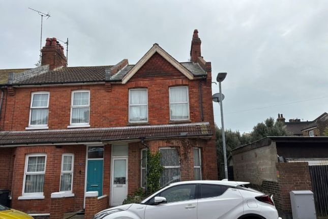 2 bed property, in 4 Avondale Road, £150,000