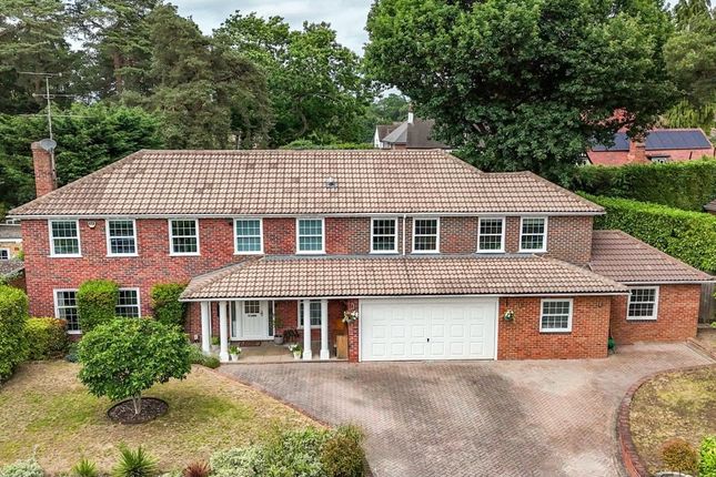 6 bed property, in Yeomans Way, £1,250,000