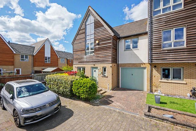 3 bed property, in Stillwater Mews, £475,000