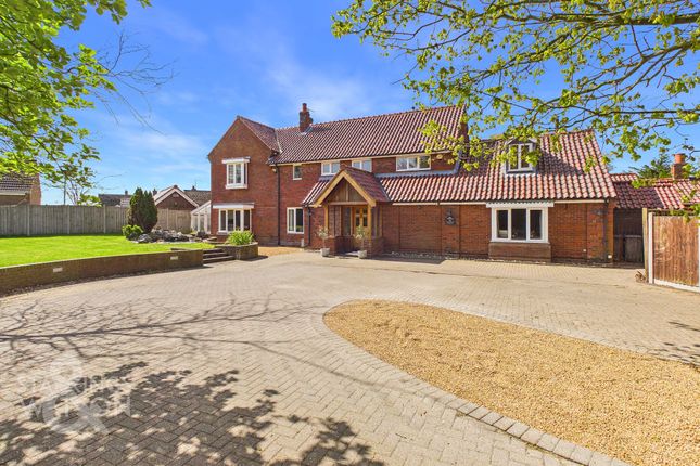 5 bed property, in Oakfield Drive, £875,000
