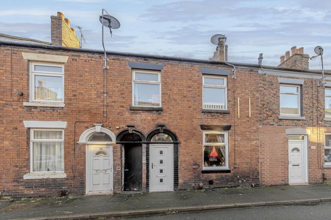 4 bed property, in Henry Street, £125,000