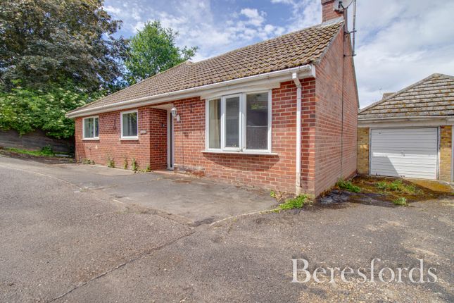 4 bed property, in St. Andrews Avenue, £350,000