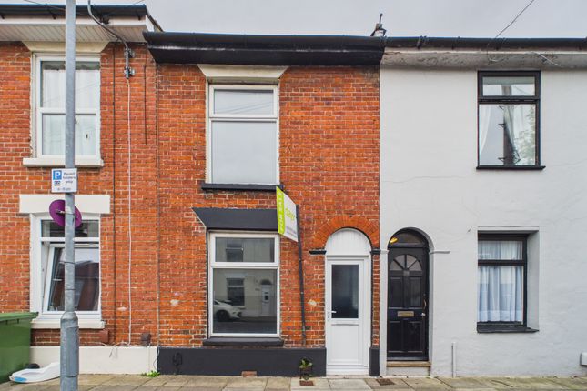 2 bed property, in St. Stephens Road, £200,000