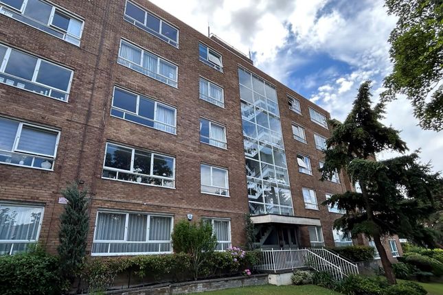 2 bed property, in 108 High Mount, £225,000
