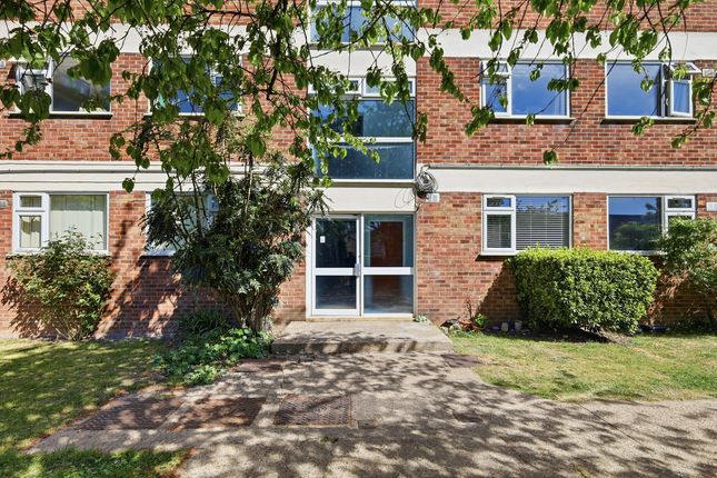 2 bed property, in Langham Gardens, £400,000