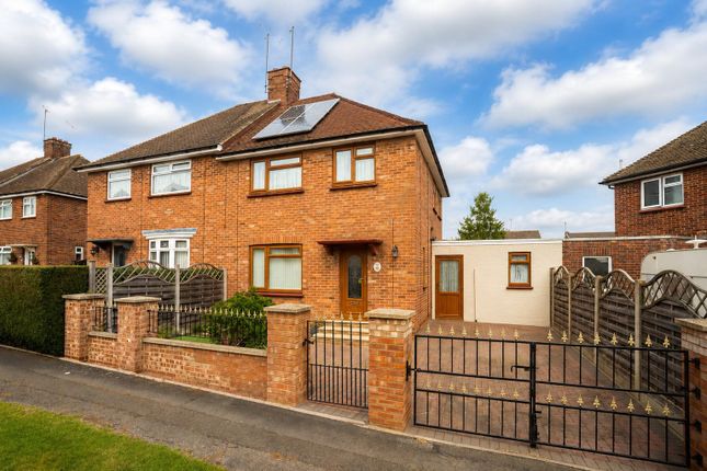 3 bed property, in Windmill Avenue, £250,000