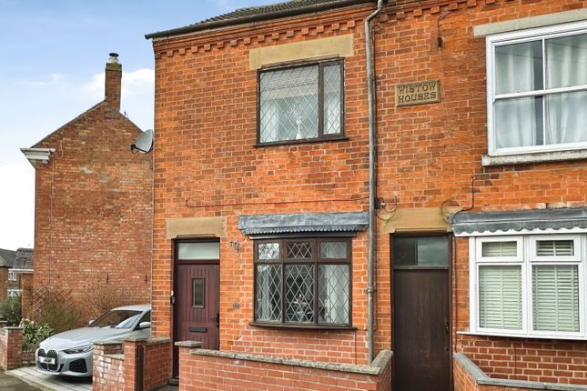 2 bed property, in Harcourt Road, £165,000