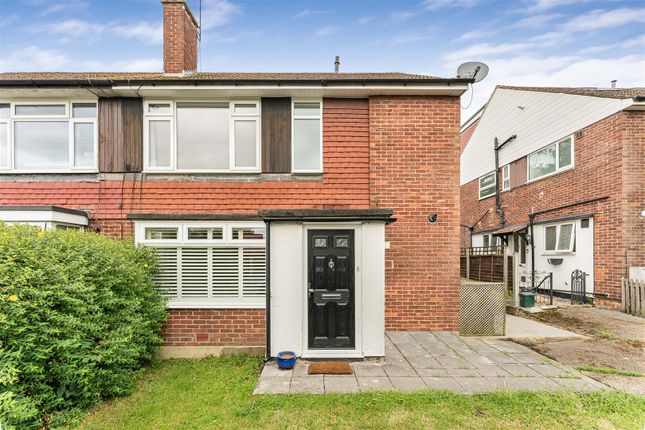 2 bed property, in Wimborne Close, £350,000