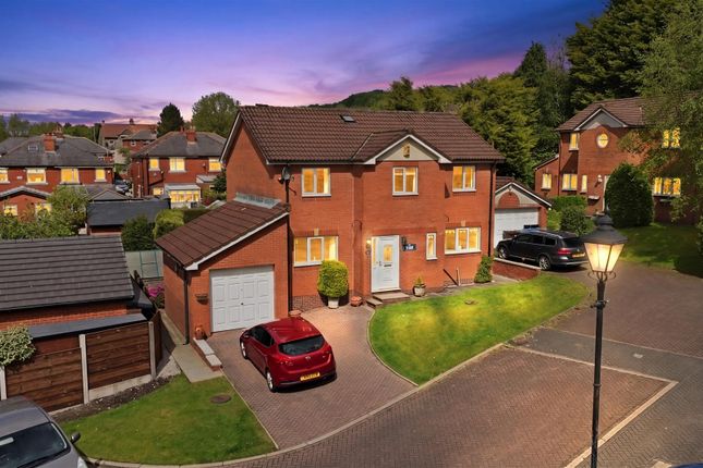 4 bed property, in Maple Grove, £425,000
