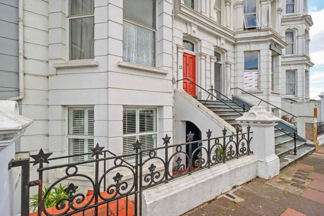 2 bed property, in Wilmington Square, £325,000