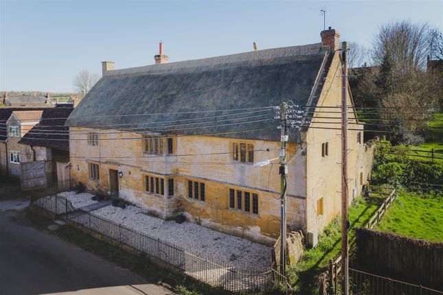 5 bed property, in Middle Street, £775,000