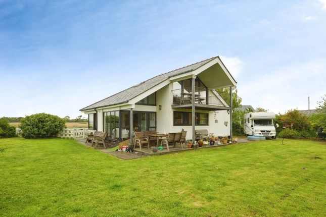 2 bed property, in Saron, £450,000