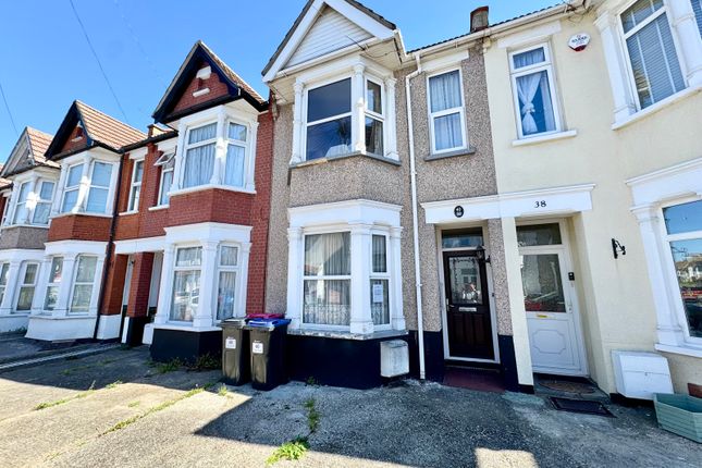 2 bed property, in The Grove, £275,000