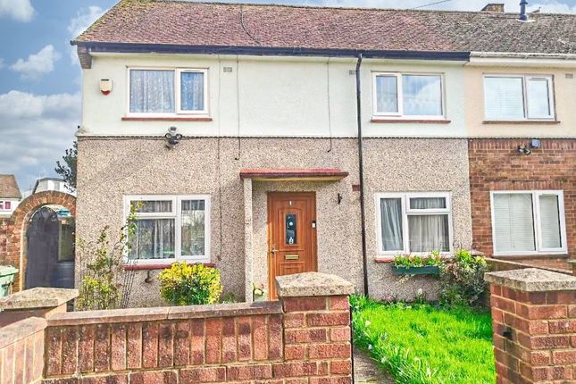 2 bed property, in Stuart Close, £425,000