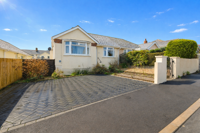3 bed property, in St. Michaels Road, £325,000