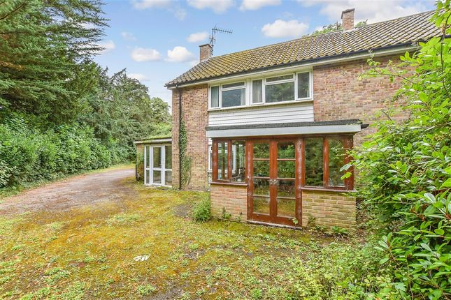 4 bed property, in Hadlow Park, £850,000