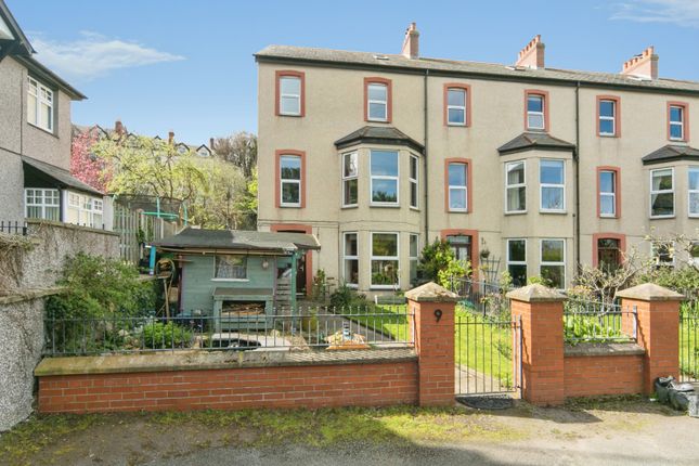 6 bed property, in Marine Crescent, £300,000