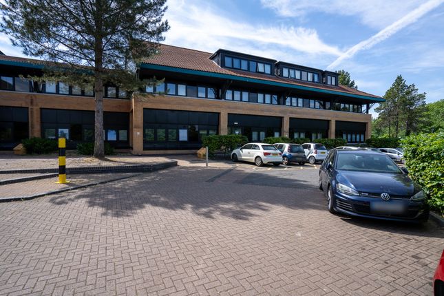 2 bed property, in Whitchurch Lane, £190,000
