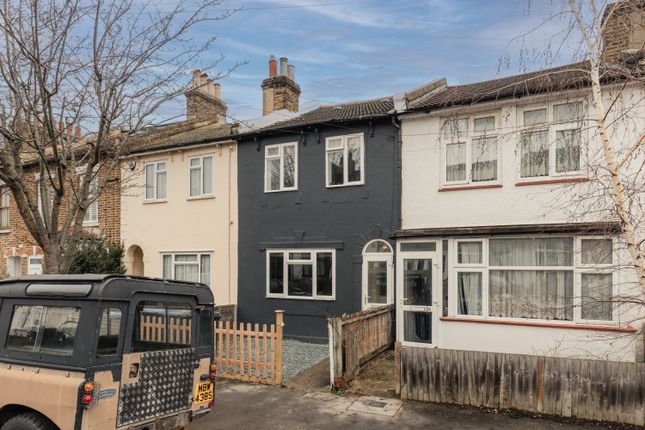 2 bed property, in Cobden Road, £475,000