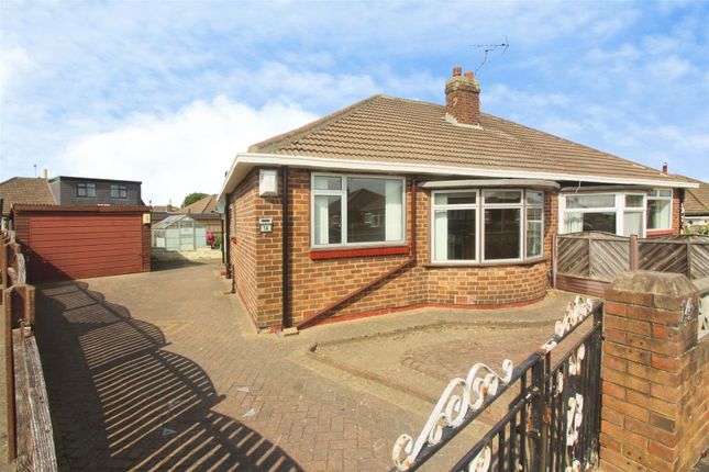 2 bed property, in Kennerleigh Grove, £210,000