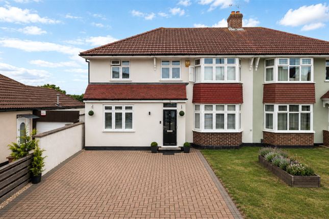 5 bed property, in Bedonwell Road, £675,000