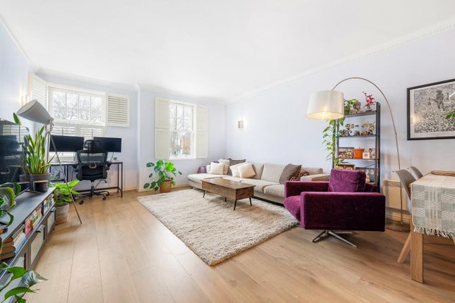 1 bed property, in Clapham Park Road SW4, £435,000