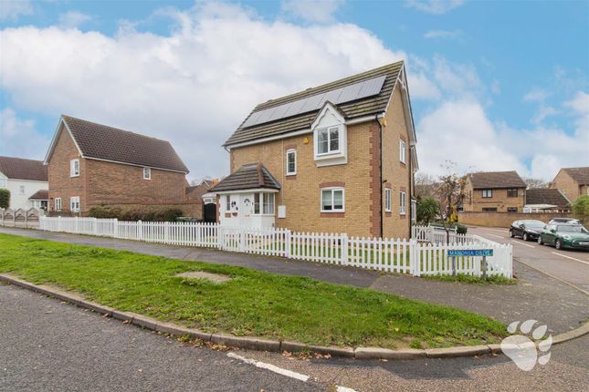 4 bed property, in Nightingales, £485,000