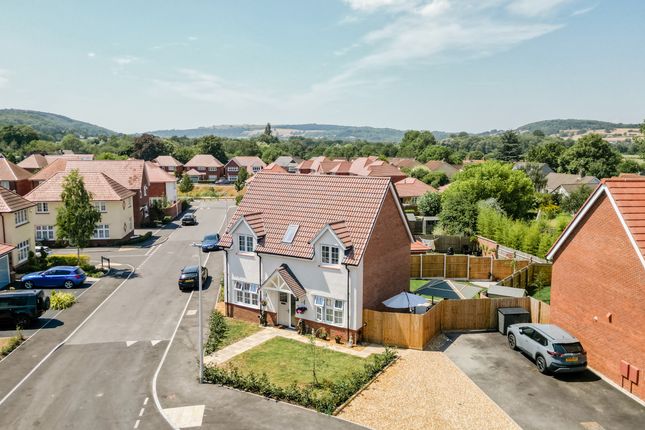 3 bed property, in Holstein Avenue, £475,000