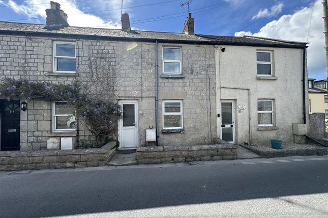2 bed property, in Grove Road, £195,000