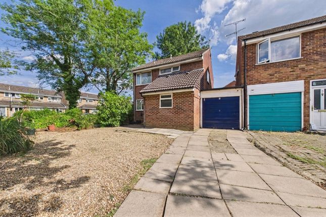 3 bed property, in Upton Close, £450,000