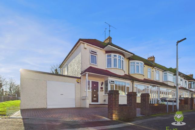 3 bed property, in Castlemaine Avenue, £325,000