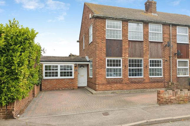 3 bed property, in Nursery Close, £245,000