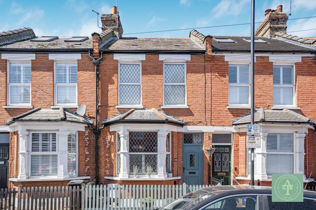 2 bed property, in Cedars Road, £600,000