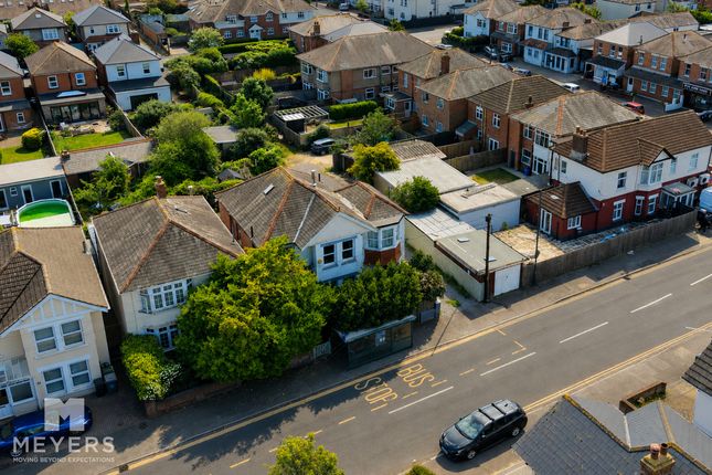 3 bed property, in Beaufort Road, £300,000